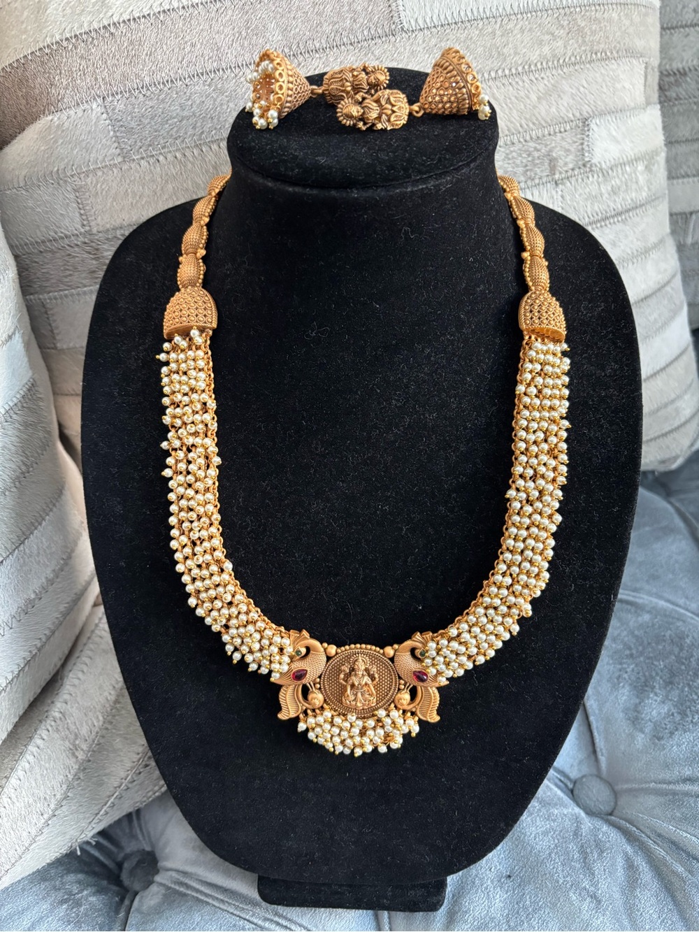 Gold and White Pearl Temple Necklace with Deity Motif - Picture 2 of 2